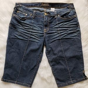 Juniors Capris Bermuda size 15 EUC